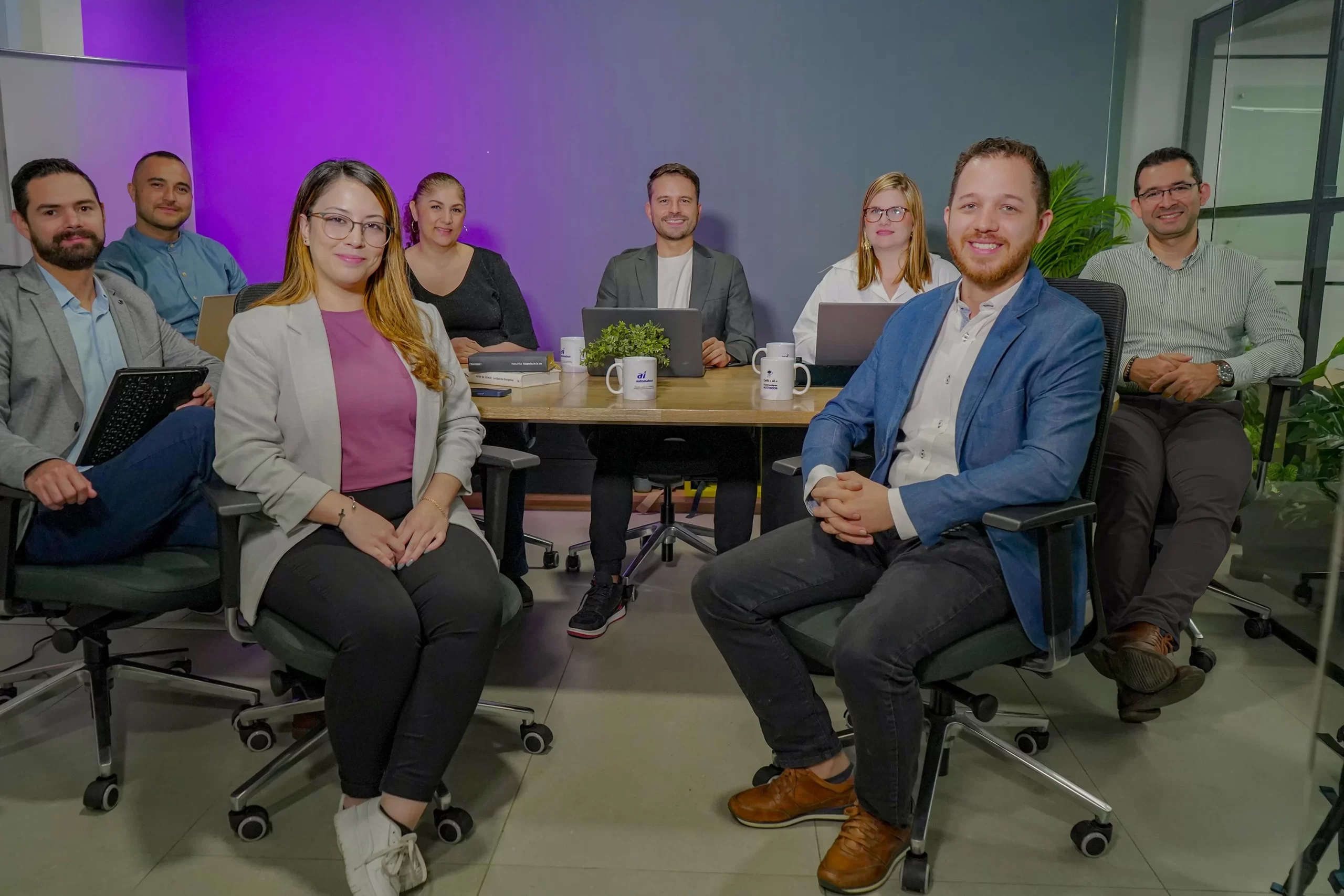 Equipo de AI Automation hablando sobre el Low Code