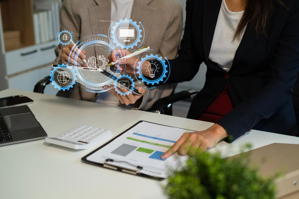 Equipo de profesionales utilizando inteligencia artificial para optimizar procesos.