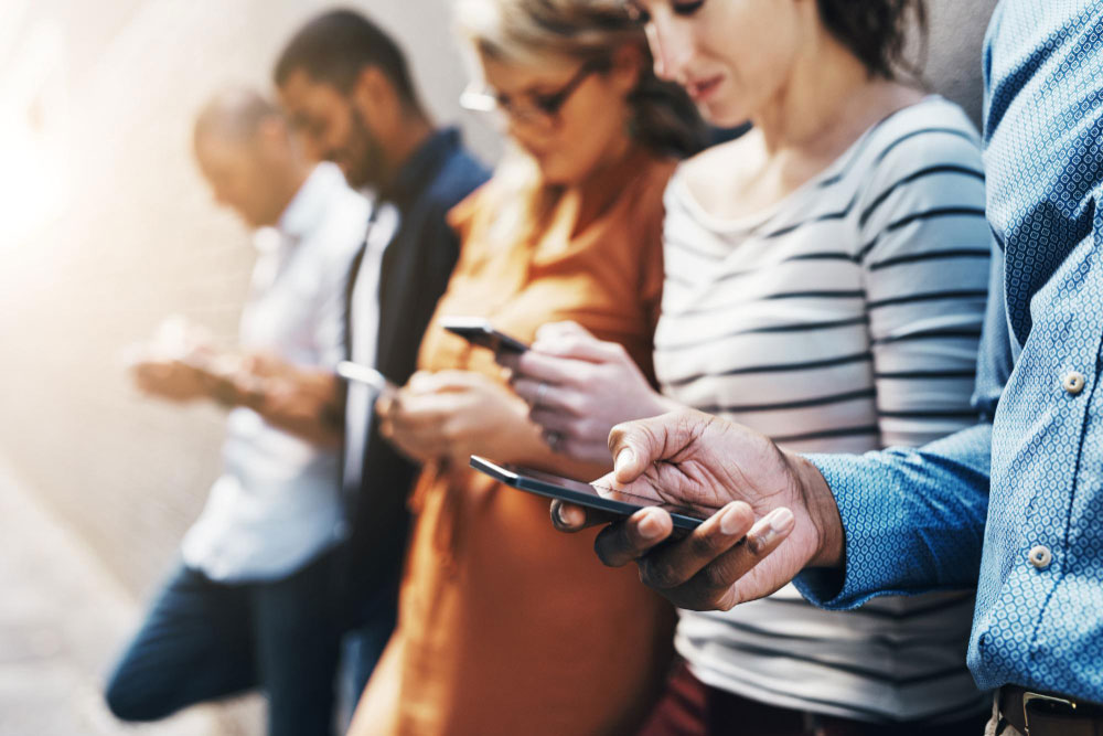 Personas usando inteligencia artificial en sus celulares sin saberlo