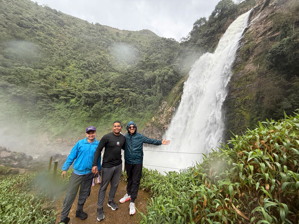 Fotografía del día uno de la experiencia: salto del buey y miembros de Zibor