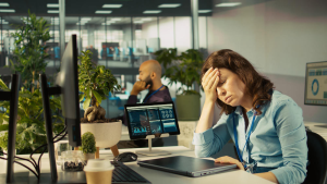CEO frustrada porque no funciona la adopción tecnológica empresarial en su organización